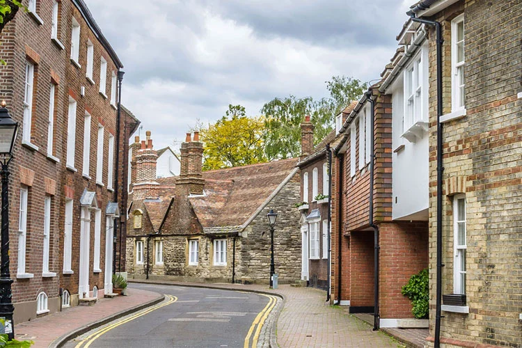Choosing a qualified Surveyor Slough with expert tips for property
